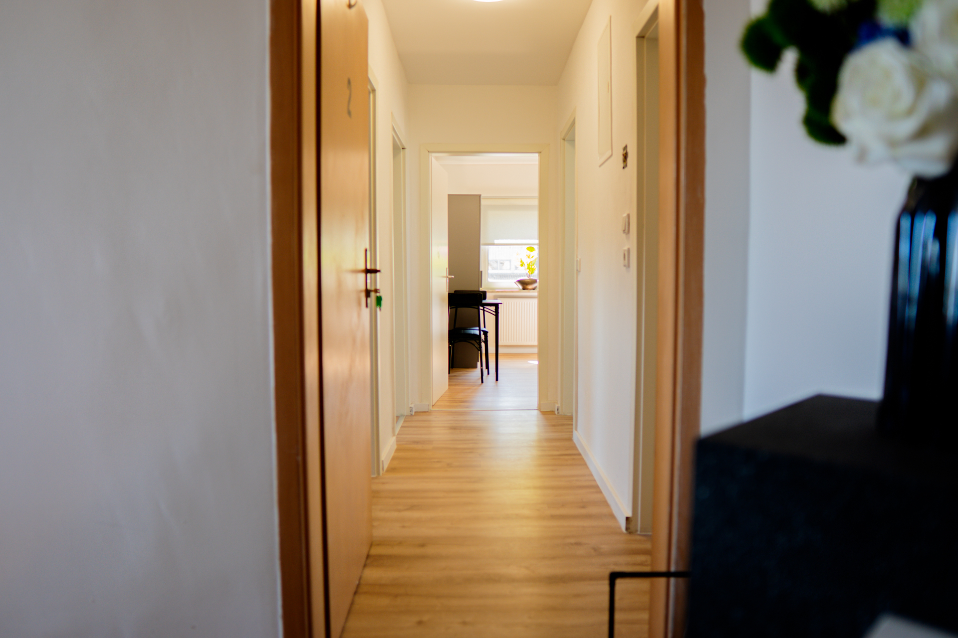 Heller Flur der Wohnung
